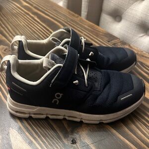 On clouds Kids' Navy and White Sneakers